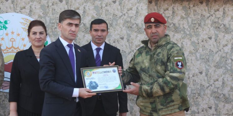 Бахшида ба Рӯзи Президенти Ҷумҳурии Тоҷикистон дар қисми ҳарбии 3502-и Қӯшунҳои дохилии ВКД Ҷумҳурии Тоҷикистон аксия таҳти унвони «Тоҷикистон бо Пешвои миллат ба пеш» доир гардид