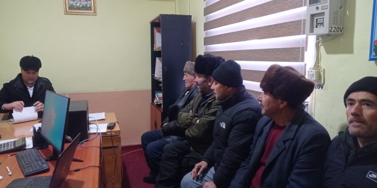 Вохӯрии  судманд бо муҳоҷирони меҳнатии ба ватан бозгашта ва аъзои оилаи онҳо дар   ноҳияи Деваштич