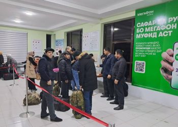 Вохӯриву суҳбатҳо бо муҳоҷирони меҳнатӣ дар “Фурудгоҳи байналмилалии  Кӯлоб”