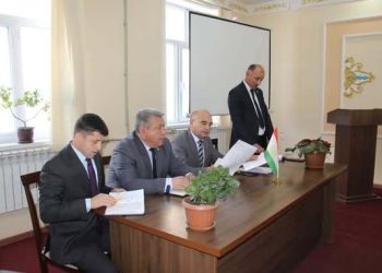 Вохӯрӣ бо муҳоҷирони ба ватан бозгашта дар ноҳияи Рушон