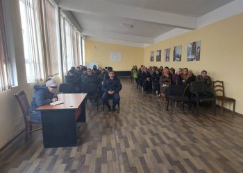 Вохӯрии судманд бо муҳоҷирони ба ватан бозгашта дар ноҳияи Мир Сайид Алии Ҳамадонӣ