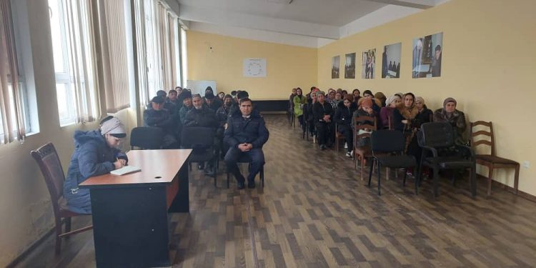 Вохӯрии судманд бо муҳоҷирони ба ватан бозгашта дар ноҳияи Мир Сайид Алии Ҳамадонӣ