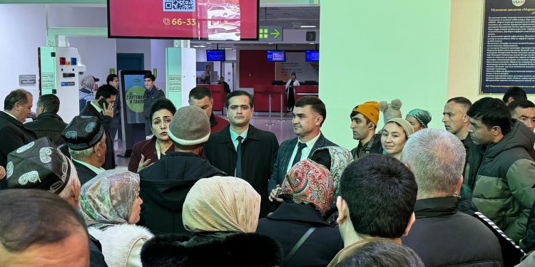 Дар “Фурудгоҳи байналмилалии шаҳри Душанбе” корҳои фаҳмондадиҳӣ пурзур карда шуд