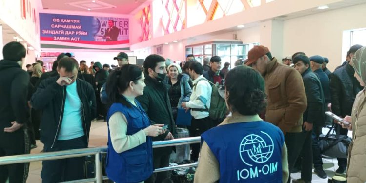 Баргузории вохӯрию мулоқотҳо бо шаҳрвандон ва муҳоҷирони меҳнатӣ дар “Фурудгоҳи байналмилалии шаҳри Душанбе”