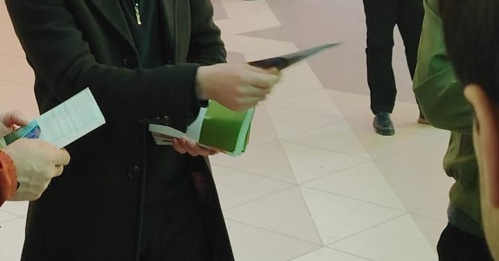 Вохӯриву суҳбатҳо бо шаҳрвандон- муҳоҷирони меҳнатӣ дар “Фурудгоҳи байналмилалии шаҳри Душанбе”