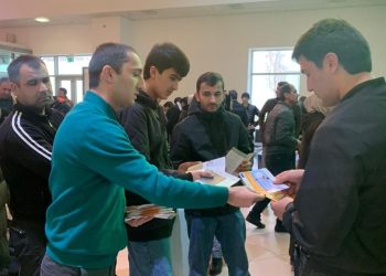 Вохӯриву суҳбатҳо бо шаҳрвандон- муҳоҷирони меҳнатӣ дар “Фурудгоҳи байналмилалии шаҳри Душанбе”