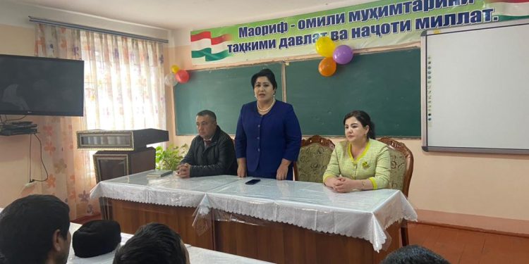 Вохӯрии судманд дар маркази шаҳри Исфара