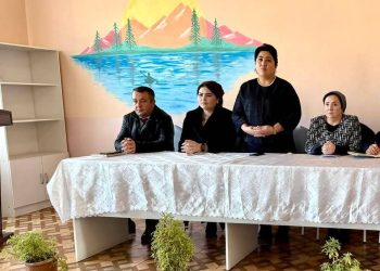 Мулоқоти судманд дар маҳаллаи Сомониёни шаҳри Исфара