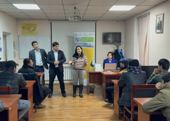 Корҳои фаҳмондадиҳӣ дар синфхонаи Маркази машваратӣ