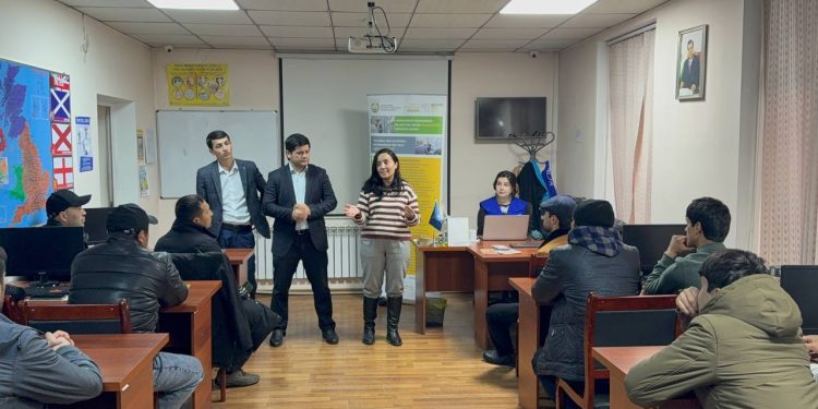 Корҳои фаҳмондадиҳӣ дар синфхонаи Маркази машваратӣ