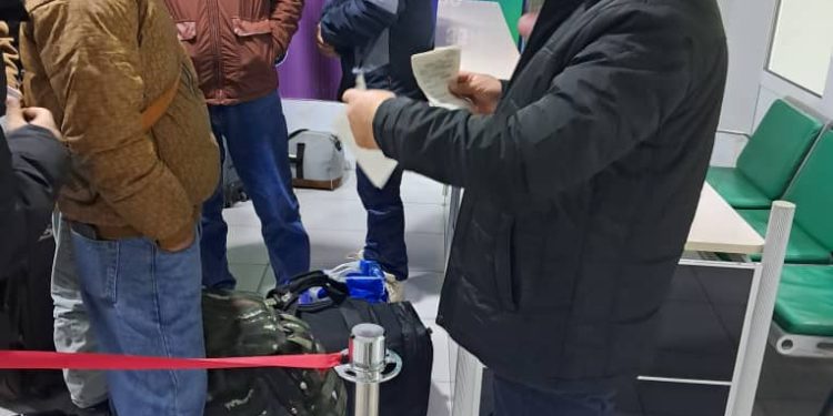 Суҳбату вохўрӣ бо муҳоҷирони меҳнатӣ дар “Фурудгоҳи байналмилалии  Кўлоб”