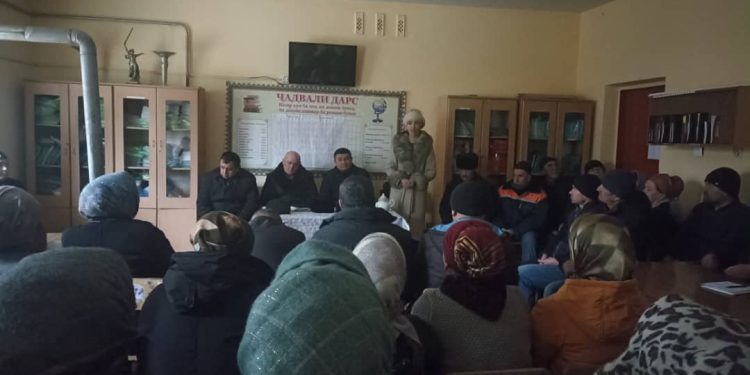 Вохӯрии судманд бо сокинони Ҷамоати шаҳраки  Меҳнатободи ноҳияи Ҷаббор Расулов