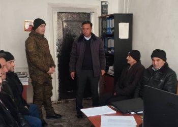 Вохӯрӣ бо муҳоҷирони экологӣ ва меҳнатии ба ватан бозгашта дар ноҳияи Айнӣ