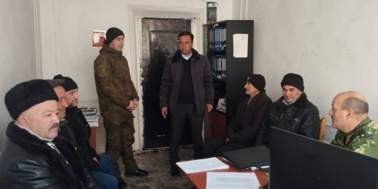 Вохӯрӣ бо муҳоҷирони экологӣ ва меҳнатии ба ватан бозгашта дар ноҳияи Айнӣ