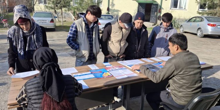 Вохӯриву мулоқотҳо бо сокинони ноҳияи Фархор