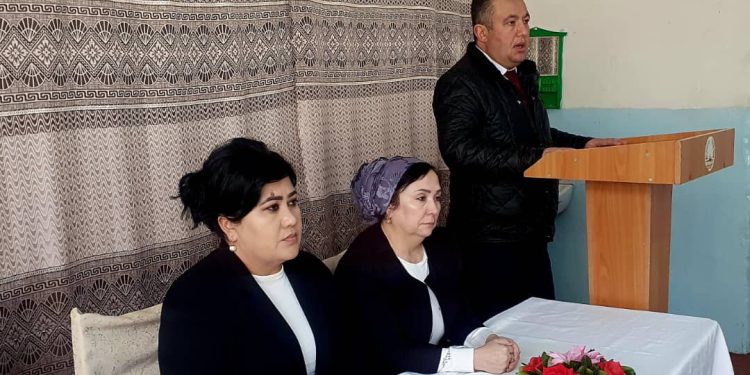 Вохӯрӣ дар маҳаллаи Гумбазӣ шаҳри Исфара