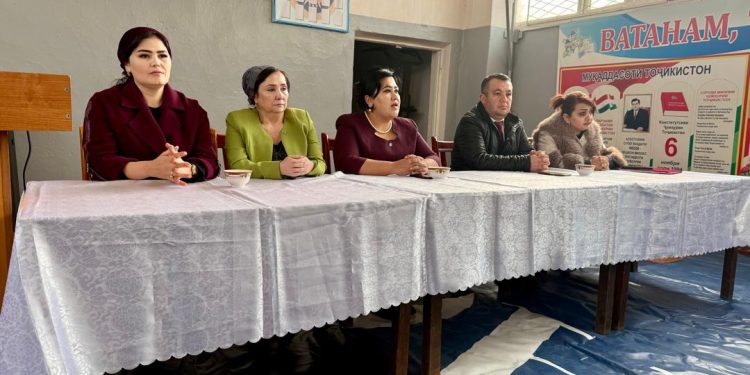 Вохӯрии судманд Ҷамоати деҳоти Навгилеми шаҳри Исфара