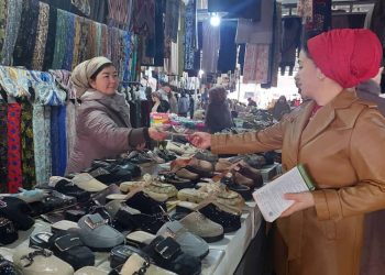 Мулоқоти судманд бо сокинон дар ноҳияи Ашт