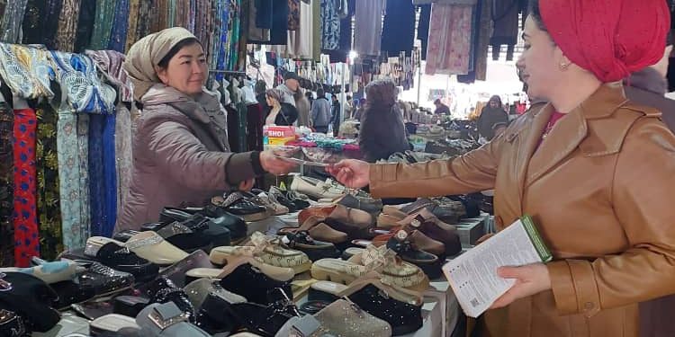 Мулоқоти судманд бо сокинон дар ноҳияи Ашт