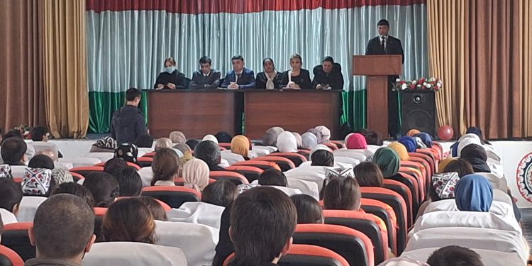 Хониши сиёсӣ таҳти унвони “Ҷавонон, Паём ва манфиатҳои миллӣ”