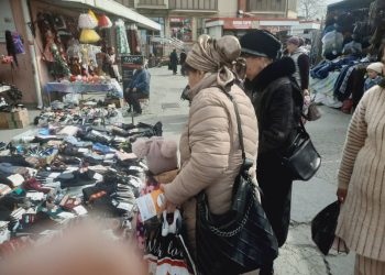 Мулоқоти судманд бо сокинон дар бозори Фаровони шаҳри Конибодом