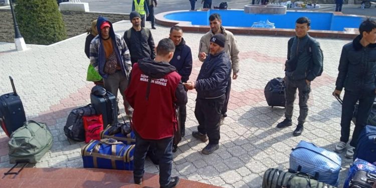 Корҳои фаҳмондадиҳӣ дар “Истгоҳи роҳи оҳан”-Хуҷанд идома дорад