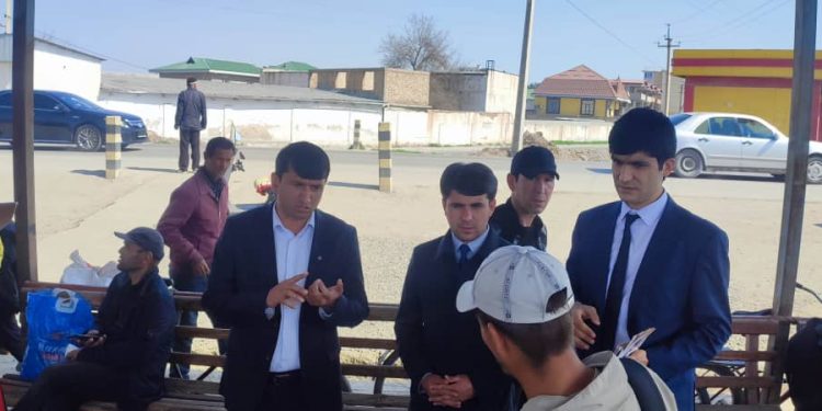 Мулоқоти судманд дар терминали мусофиркашонии  шаҳри Бохтар