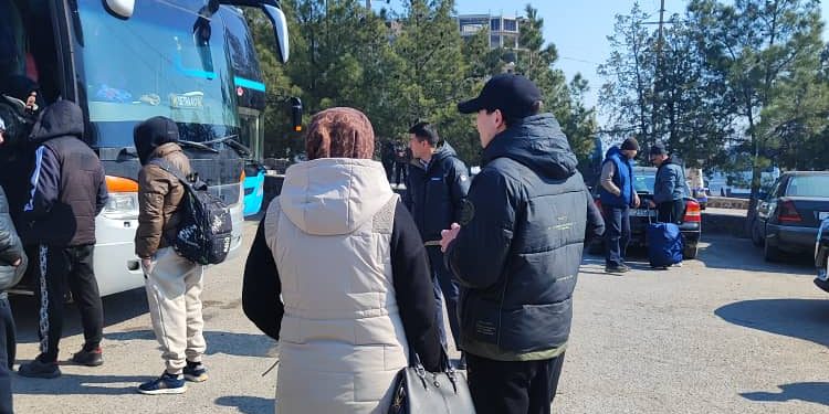 Корҳои иттилоотӣ – маърифатӣ дар терминали мусофиркашонии роҳи “Абрешим”-и шаҳри Хуҷанд