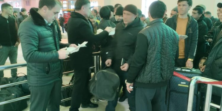 Вохӯриву суҳбатҳо бо шаҳрвандон дар “Фурудгоҳи банйалмилалии шаҳри Душанбе”