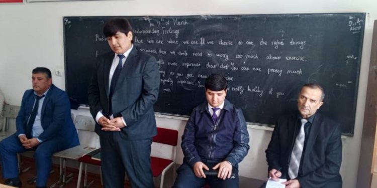Мулоқоти мақсаднок бо муҳоҷирони ба ватан бозгашта дар шаҳри Ваҳдат