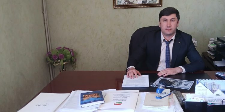 Донишандӯзӣ ва худшиносии ҷавонон