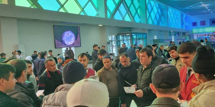 Ба шаҳрвандони ҷумҳурӣ варақаи иттилоотӣ тақсим карда шуд