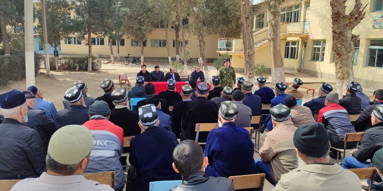 Мулоқот бо усули деҳа ба деҳа бо сокинони Ҷамоати деҳоти Тахти Сангини ноҳияи Қубодиён