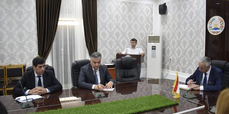 Барои пешгирии амалҳои коррупсионӣ бо кормандони Хадамоти муҳоҷират вохӯрӣ доир гардид