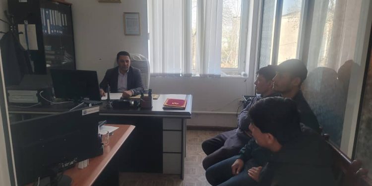 Вохӯрии судманд бо муҳоҷирони ба ватан бозгашта дар шаҳри Истаравшан