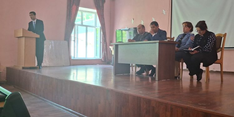 Мулоқот бо донишҷӯёни Литсейи касби техникии ба номи академик М. Осимӣ