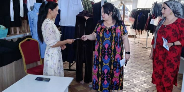 Корҳои фаҳмондадиҳӣ байни шаҳрвандон дар бозори “Меҳргон”-и  ҷамоати шаҳраки Шайдони ноҳияи Ашт