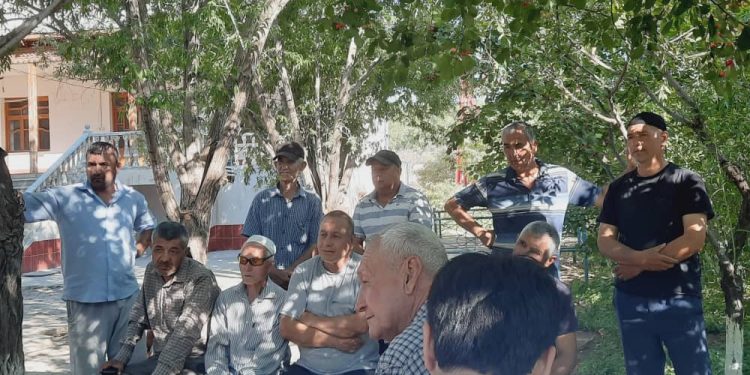 Вохӯрии судманд бо сокинони шаҳри Конибодом