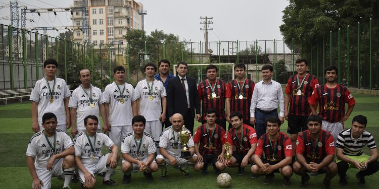 Баргузории мусобиқаи футболи хурд байни дастаҳои Хадамоти муҳоҷират ва Маркази саломатии №3 бахшида ба “Рӯзи ҷавонон” ва “Рӯзи ҷаҳонии футбол”