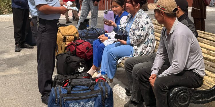 Пурзур намудани корҳои фаҳмондадиҳӣ дар “Истгоҳи роҳи оҳани Хуҷанд”