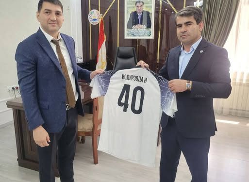 Ба роҳбари ташкилоти ибтидоии ҳизбии “Муҳоҷир” либоси варзишӣ тақдим гардид