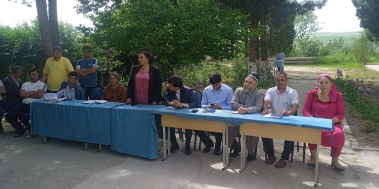 Идомаи мулоқоти судманд бо сокинон дар ноҳияи Шаҳринав