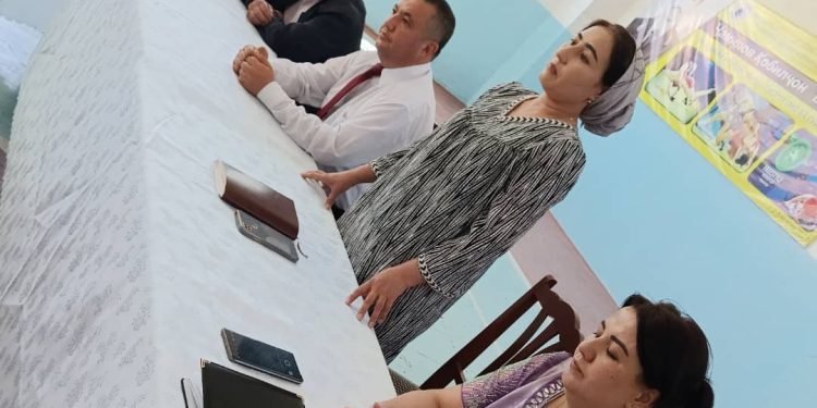 Вохӯрии судманд бо сокинони Ҷамоати деҳоти Ворухи шаҳри Исфара