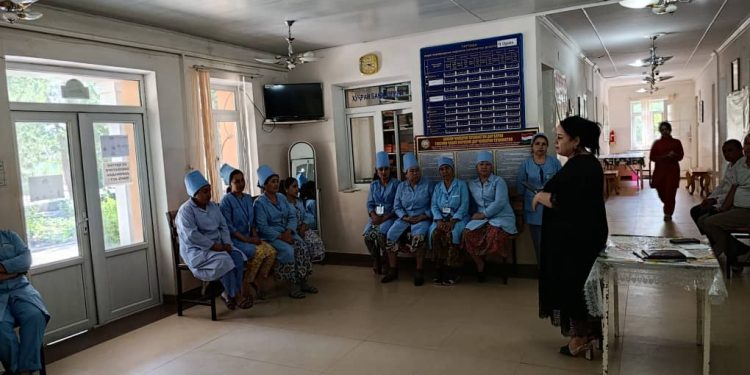 Корҳои фаҳмондадиҳӣ дар маркази саломатии Ҷамоати деҳоти Ориёни ноҳияи Ашт