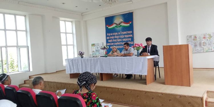 Идомаи суҳбату вохӯриҳо дар ҷамоати шаҳраки Баҳманруд