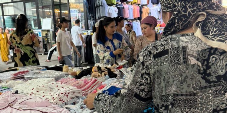 Идомаи корҳои фаҳмондадиҳӣ дар маркази шаҳри Хуҷанд