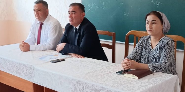 Корҳои фаҳмондадиҳӣ дар шаҳри Исфара идома дорад