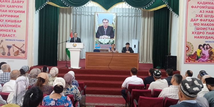 Вохӯрии масъулини Мақомоти иҷроия ва Агентии назорати давлатии молиявӣ ва мубориза бо коррупсия бо фаъолон ва сокинони ноҳияи Шаҳритус