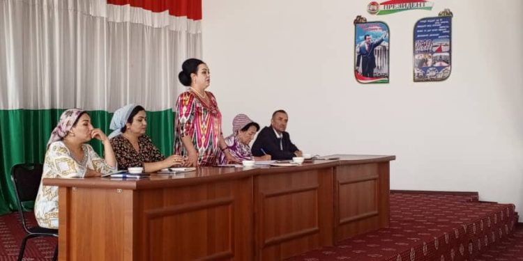 Мулоқоти навбатӣ бо сокинон ва муҳоҷирони ба ватан бозгашта дар шаҳри Ваҳдат