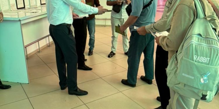 Корҳои фаҳмондадиҳиро дар “Фурудгоњи байналмилалии шаҳри Душанбе” ҷоннок намуданд